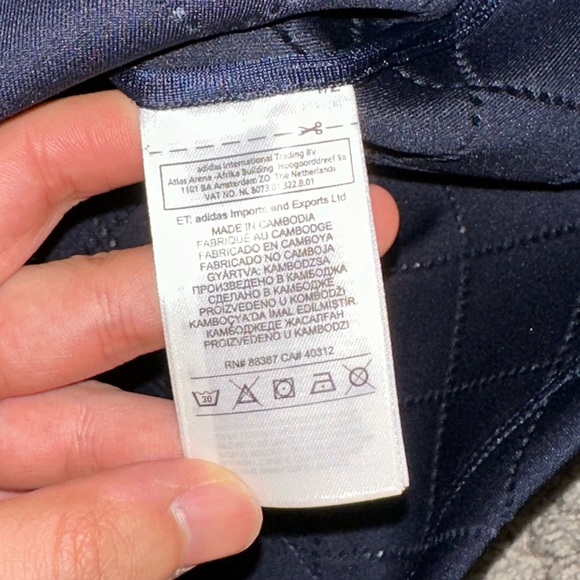 LIKE NEW Adidas Originals Women’s Embossed Quilted Top Tee - Picture 5 of 6